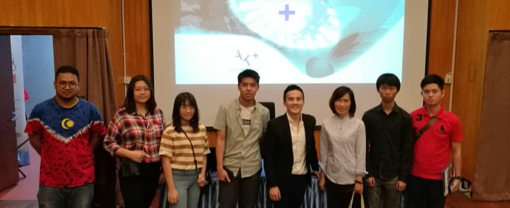 Mr Afandi (Left in Red) with Ms Tan Hooi Kee (Third from right) and Equator College students posing with Mr Alan Kueh